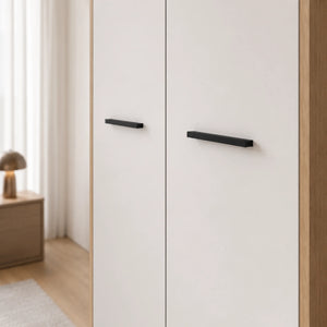 Armadio 2 ante in finitura rovere artisan e bianco opaco con ripiani e barra appendiabiti - Varadero 2K