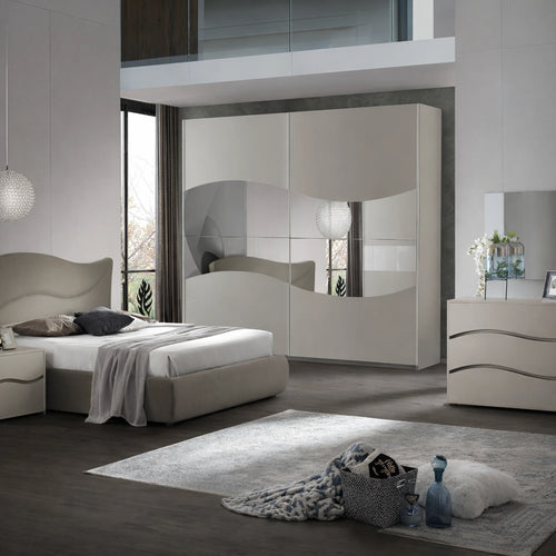 Camera da letto completa con armadio 2 ante scorrevoli, letto matrimoniale, comò, comodini e specchiera - Soave